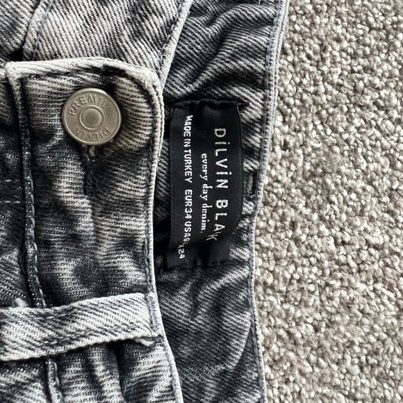 Shorts - Picture 3 of 3